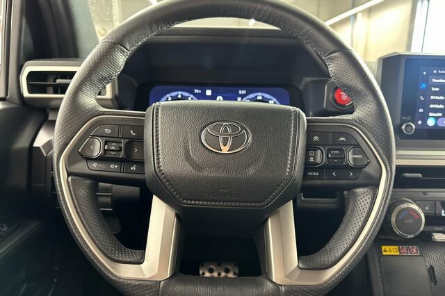 Used 2025 Toyota 4Runner 4WD image 26