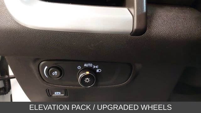 Used 2024 GMC Terrain SLE w/ Elevation Edition FWD image 30