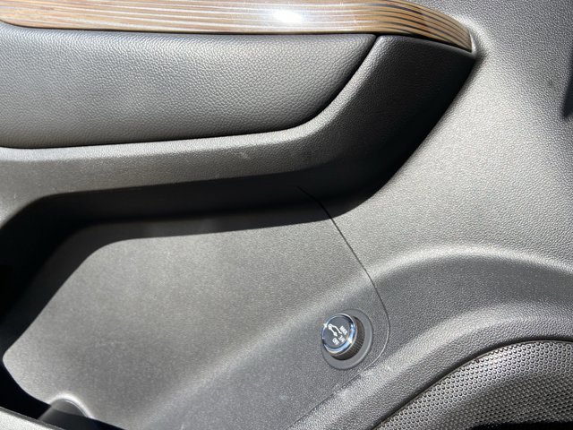 Used 2022 GMC Acadia SLE w/ Driver Convenience Package image 47