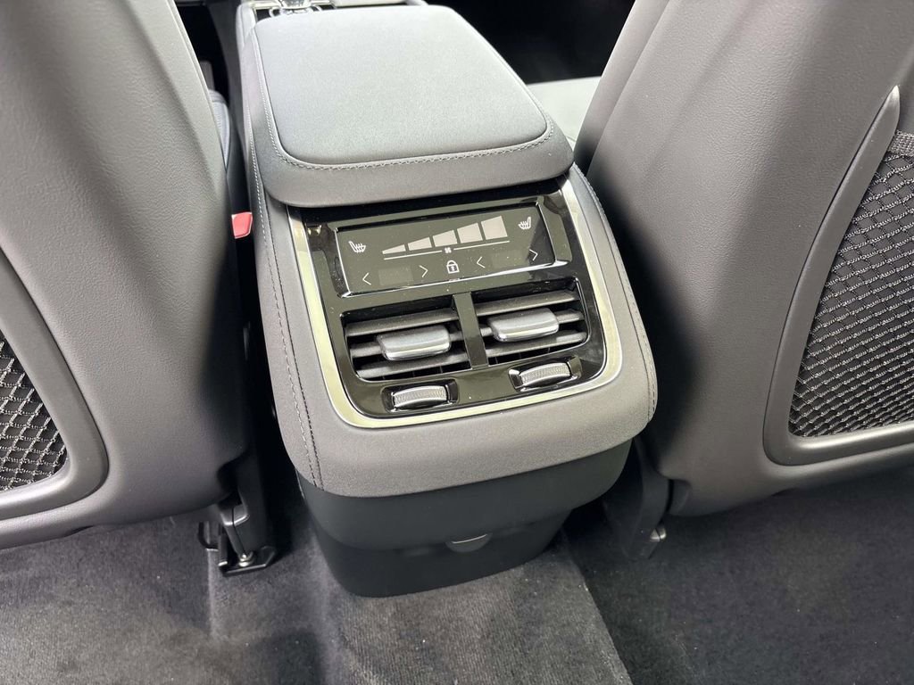 New 2026 Volvo XC90 B6 Plus w/ Protection Package Premier image 32