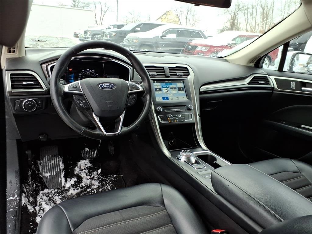 Used 2017 Ford Fusion SE w/ Equipment Group 201A image 12