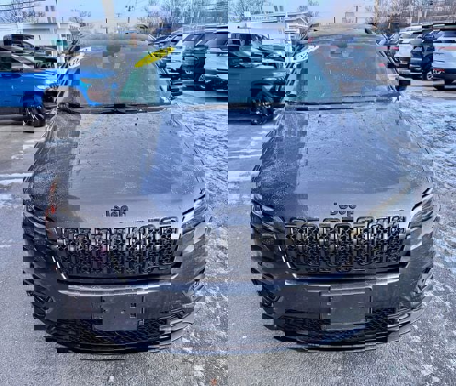 Used 2023 Jeep Cherokee Altitude Lux w/ Mopar Interior Package image 7