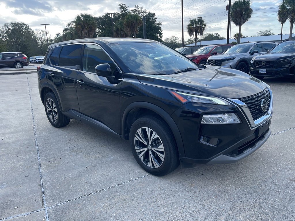 Used 2021 Nissan Rogue SV image 3