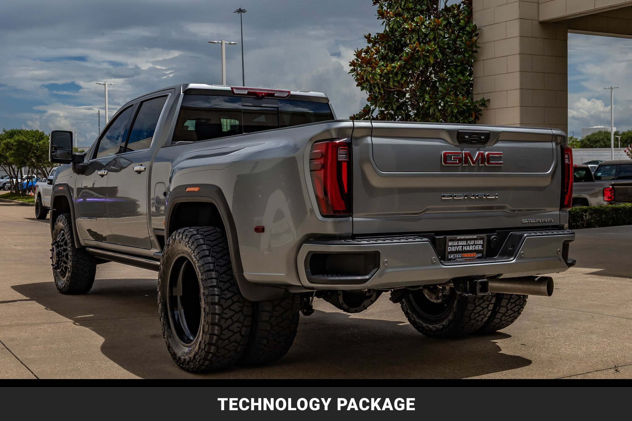Used 2025 GMC Sierra 3500 Denali w/ Denali Reserve Package AWD/4WD image 7
