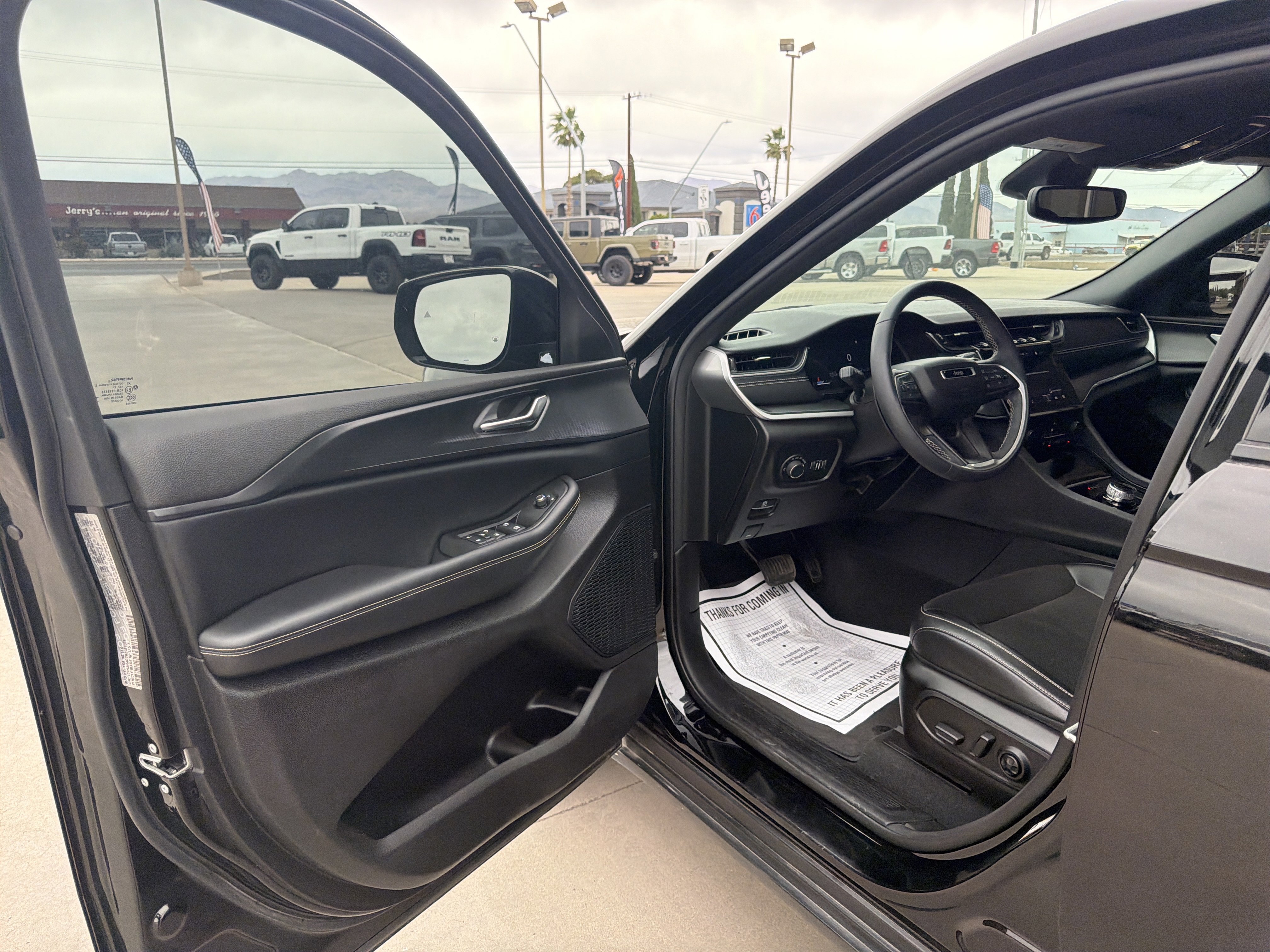 Used 2024 Jeep Grand Cherokee Altitude image 13