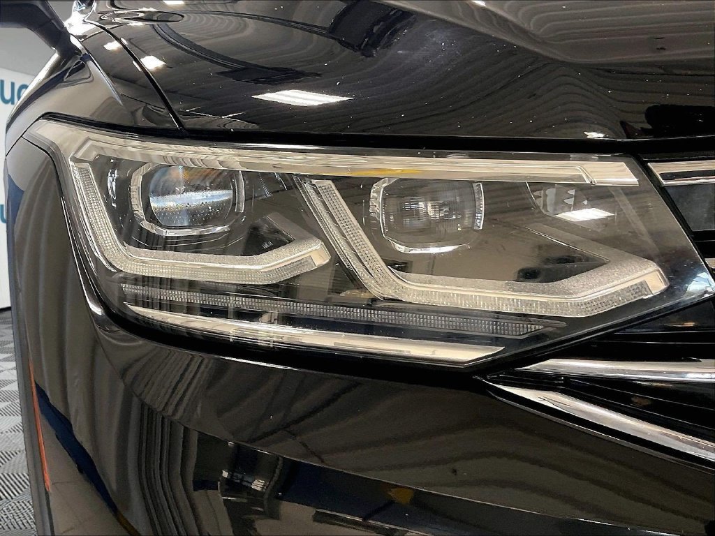 Used 2024 Volkswagen Tiguan SEL R-Line AWD/4WD image 32