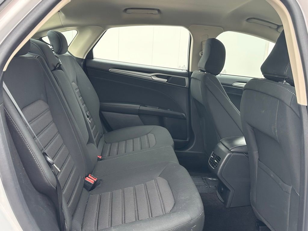 Used 2020 Ford Fusion SE image 17