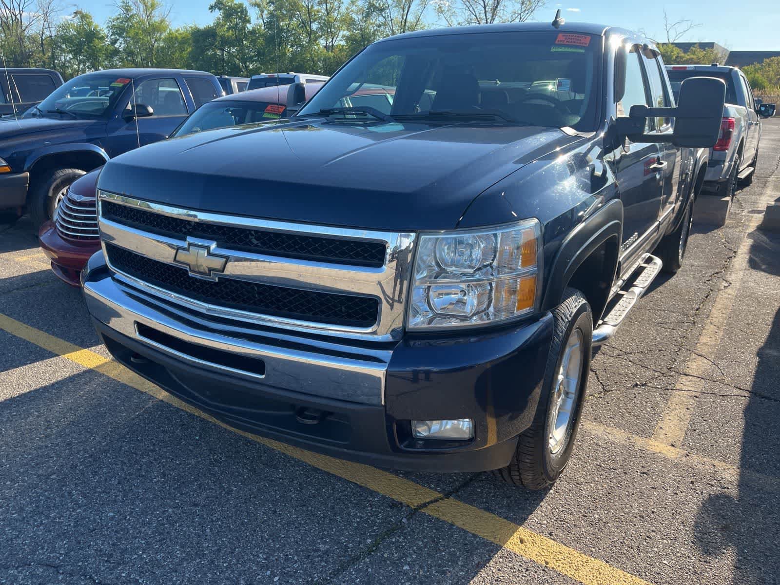 Used 2010 Chevrolet Silverado 1500 LT w/ Power Pack Plus AWD/4WD image 3