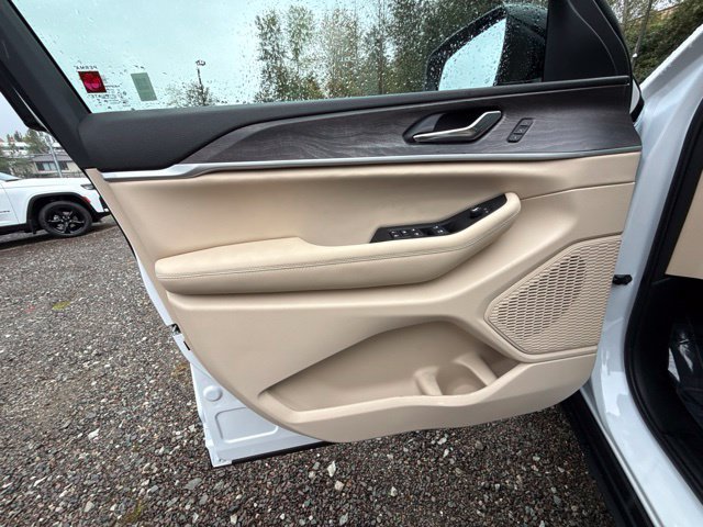 New 2027 Jeep Grand Cherokee Limited AWD/4WD image 15