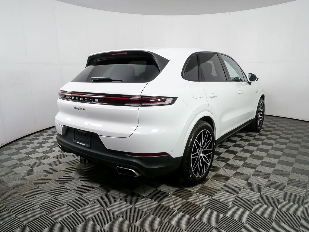 Certified 2024 Porsche Cayenne AWD/4WD image 30