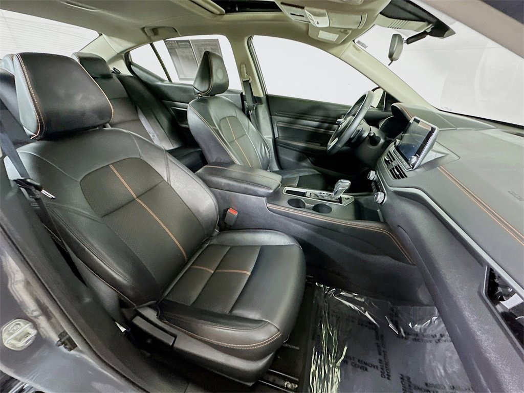 Used 2020 Nissan Altima 2.5 SR w/ Premium Package image 12