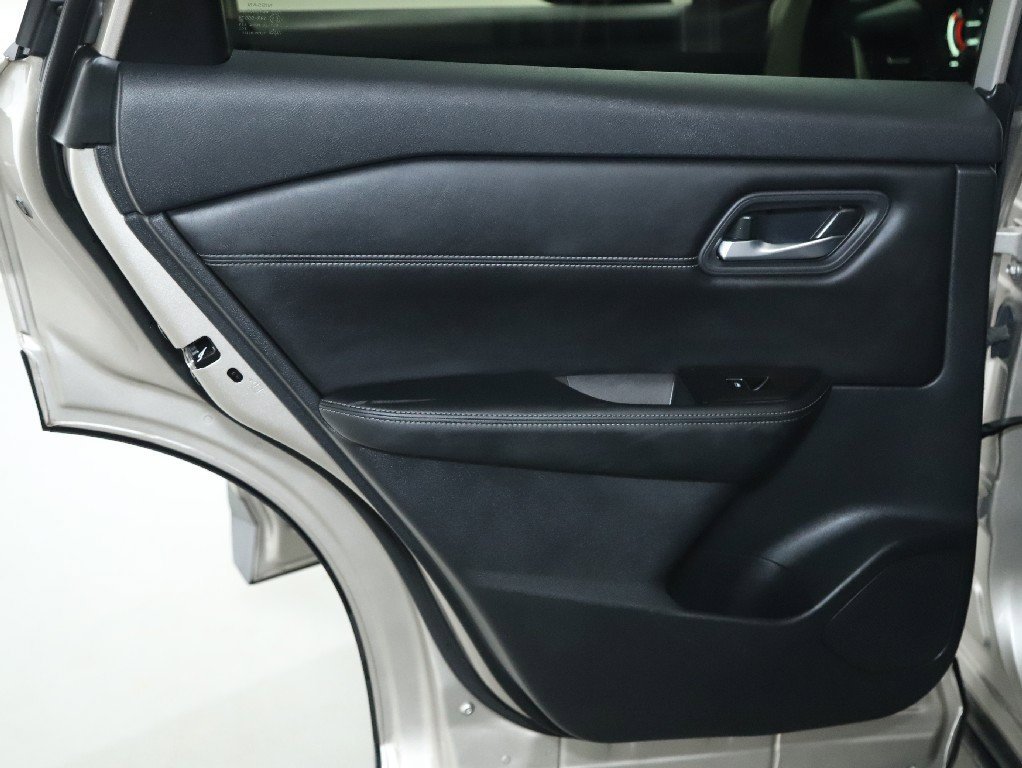 Certified 2024 Nissan Rogue SL image 13