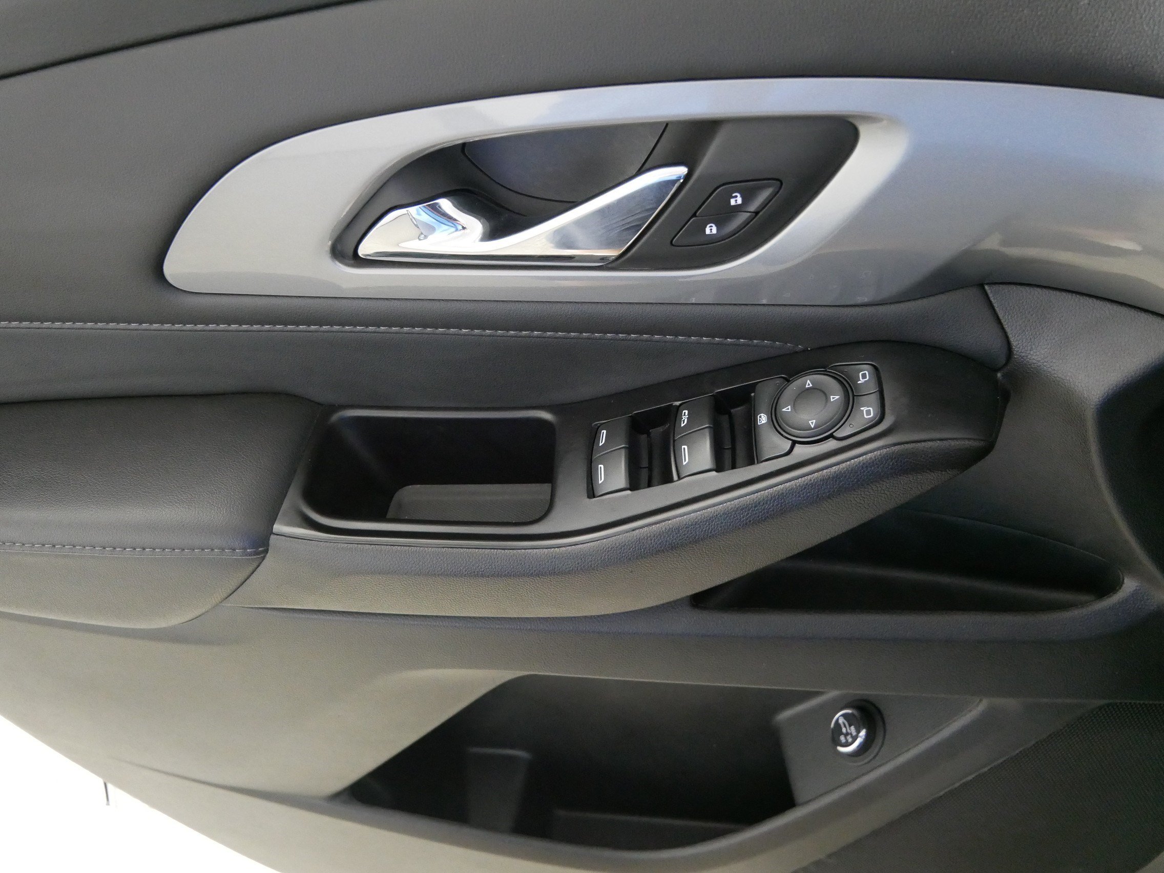 Used 2023 Chevrolet Traverse LT w/ Rear Camera Mirror Package AWD/4WD image 19