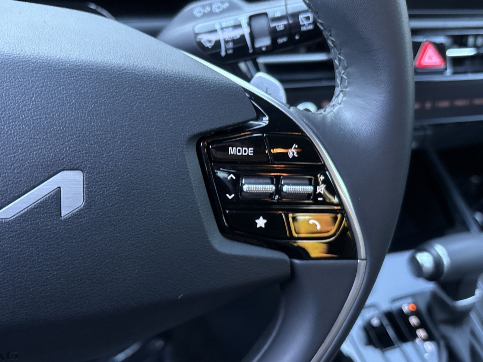 Used 2025 Kia Niro EX FWD image 23