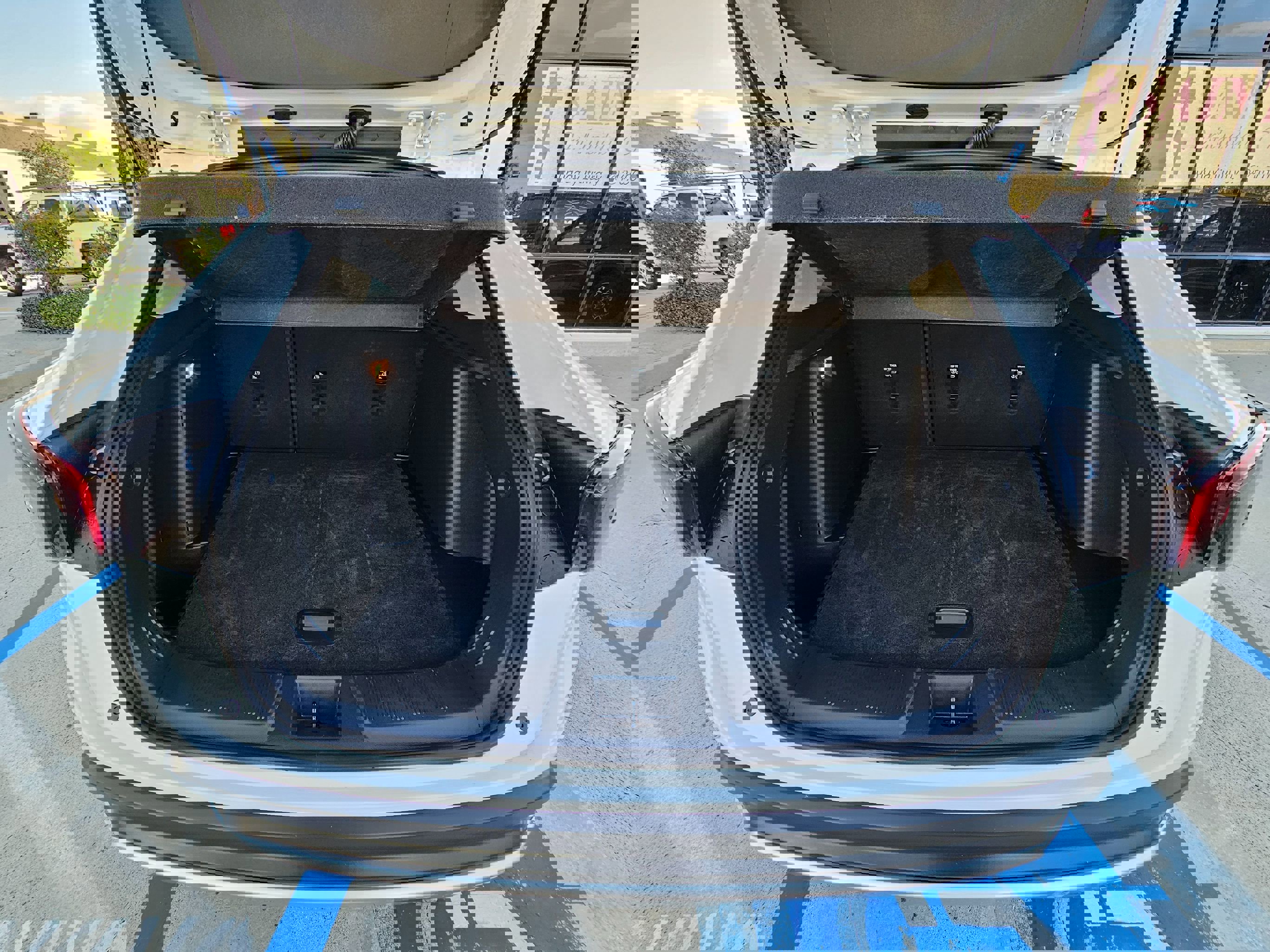 Used 2025 Chevrolet Trax LT w/ LT Convenience Package image 28