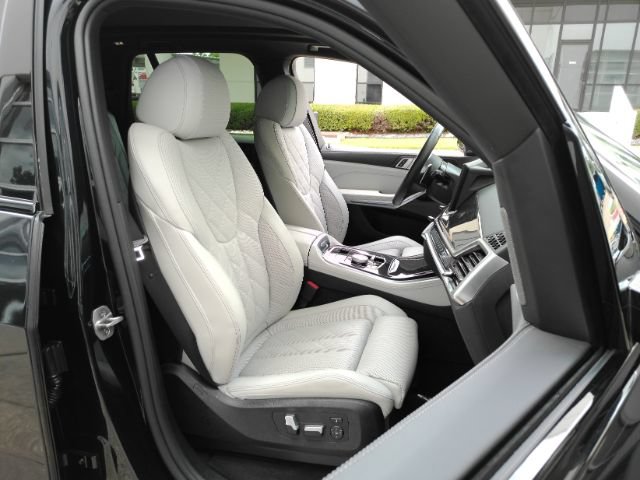 Used 2025 BMW X5 sDrive40i w/ M Sport Package RWD image 25