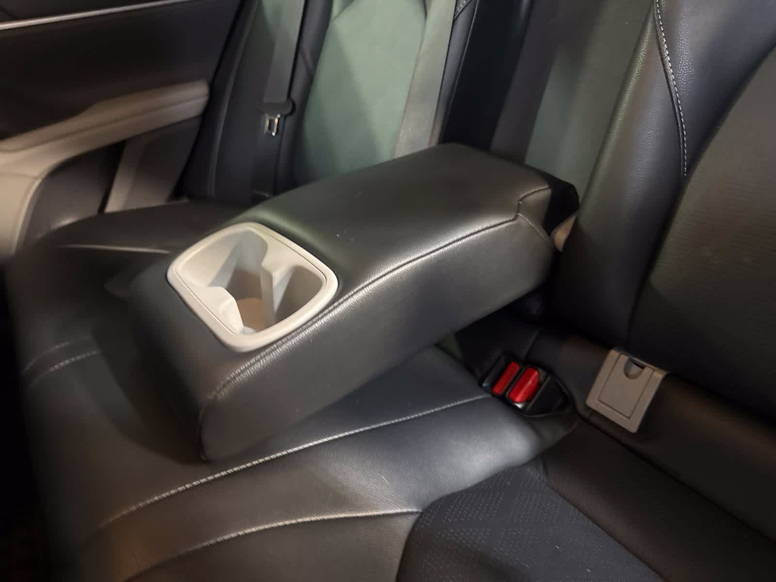 Used 2018 Toyota Camry SE FWD image 14