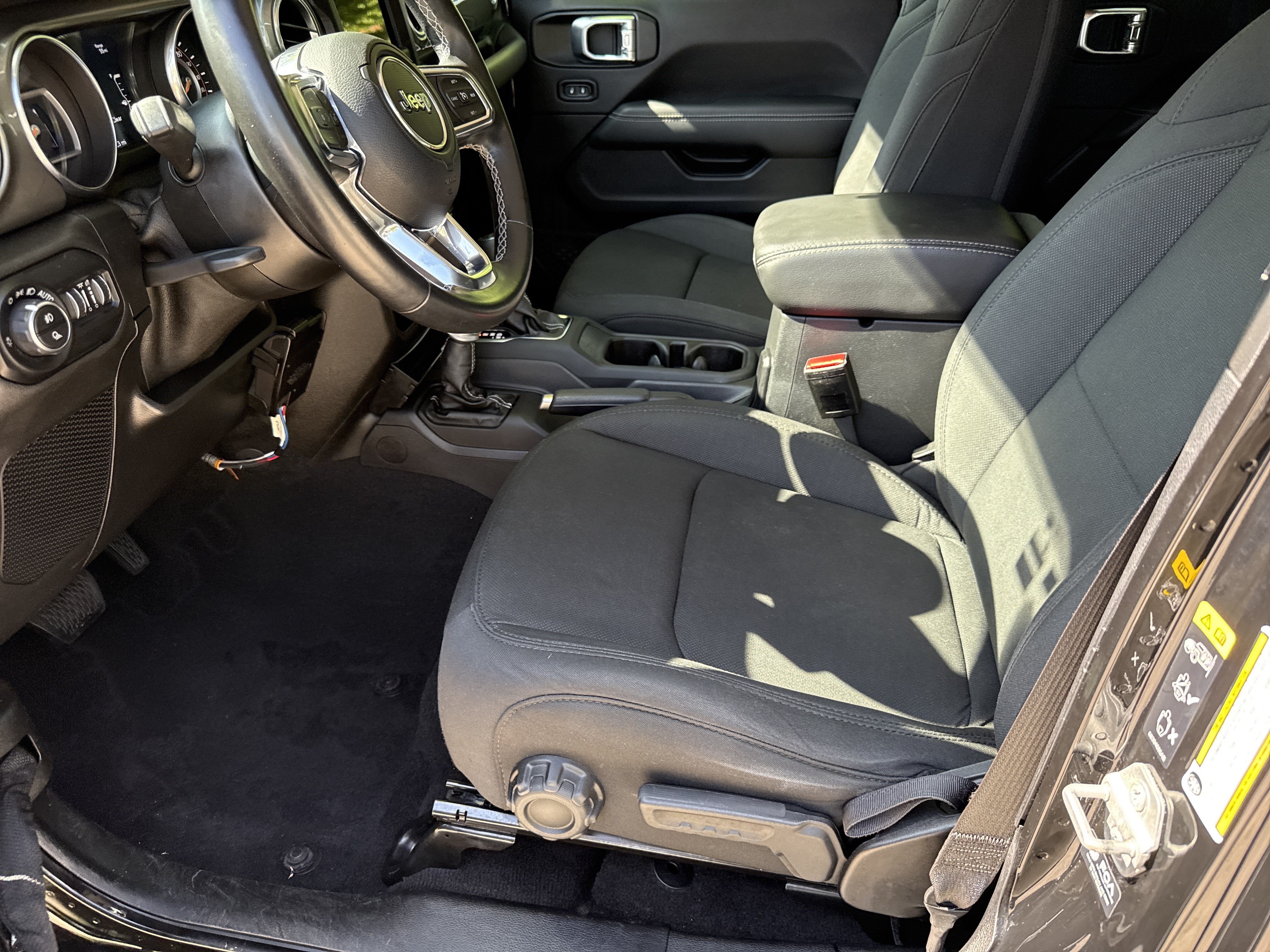 Used 2021 Jeep Gladiator Overland AWD/4WD image 9