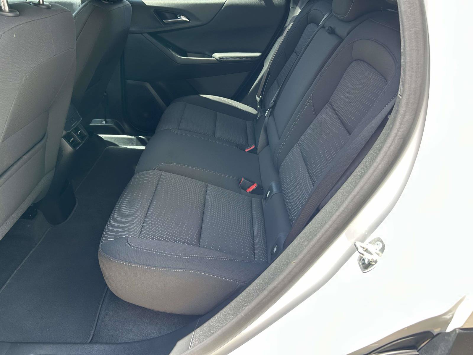 Used 2025 Chevrolet Equinox LT w/ Safety and Technology Package FWD image 9