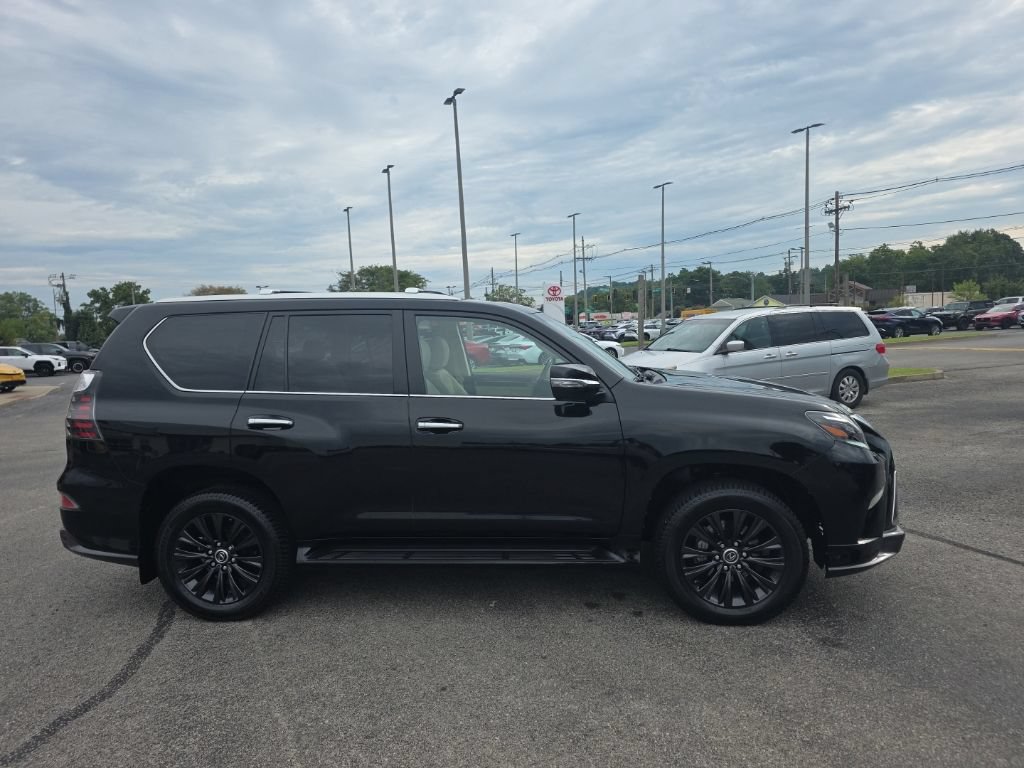 Used 2023 Lexus GX 460 Luxury w/ Sport Design Package AWD/4WD image 4