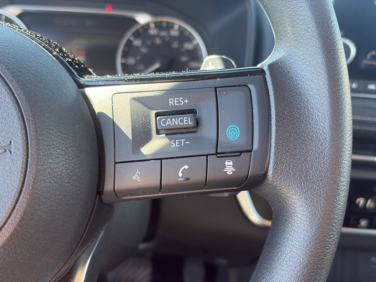 Used 2023 Nissan Rogue SV image 28