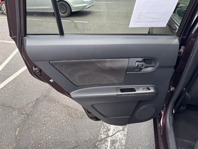 Used 2015 Scion xB FWD image 20
