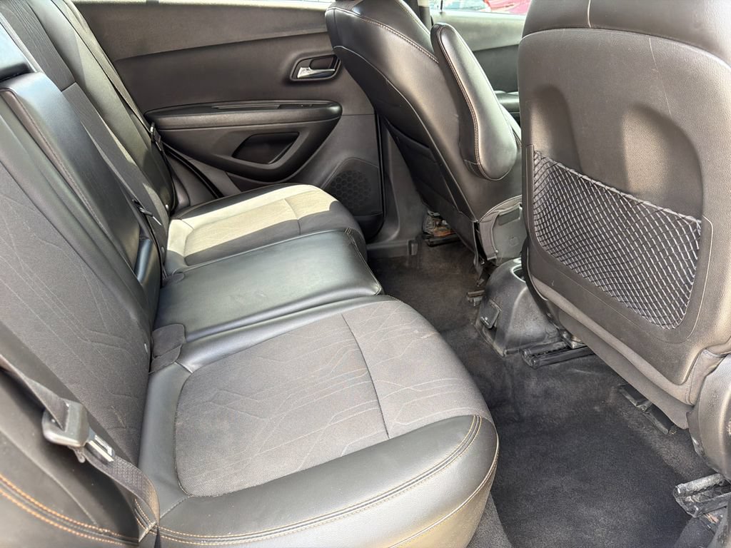 Used 2020 Chevrolet Trax LT w/ LT Convenience Package FWD image 18