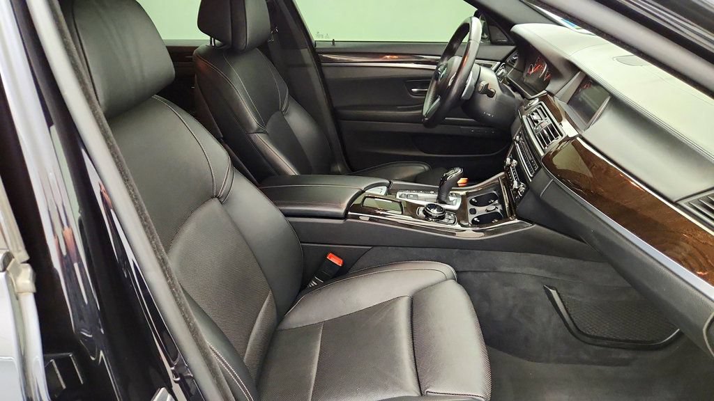 Used 2015 BMW 550i xDrive Sedan AWD/4WD image 25