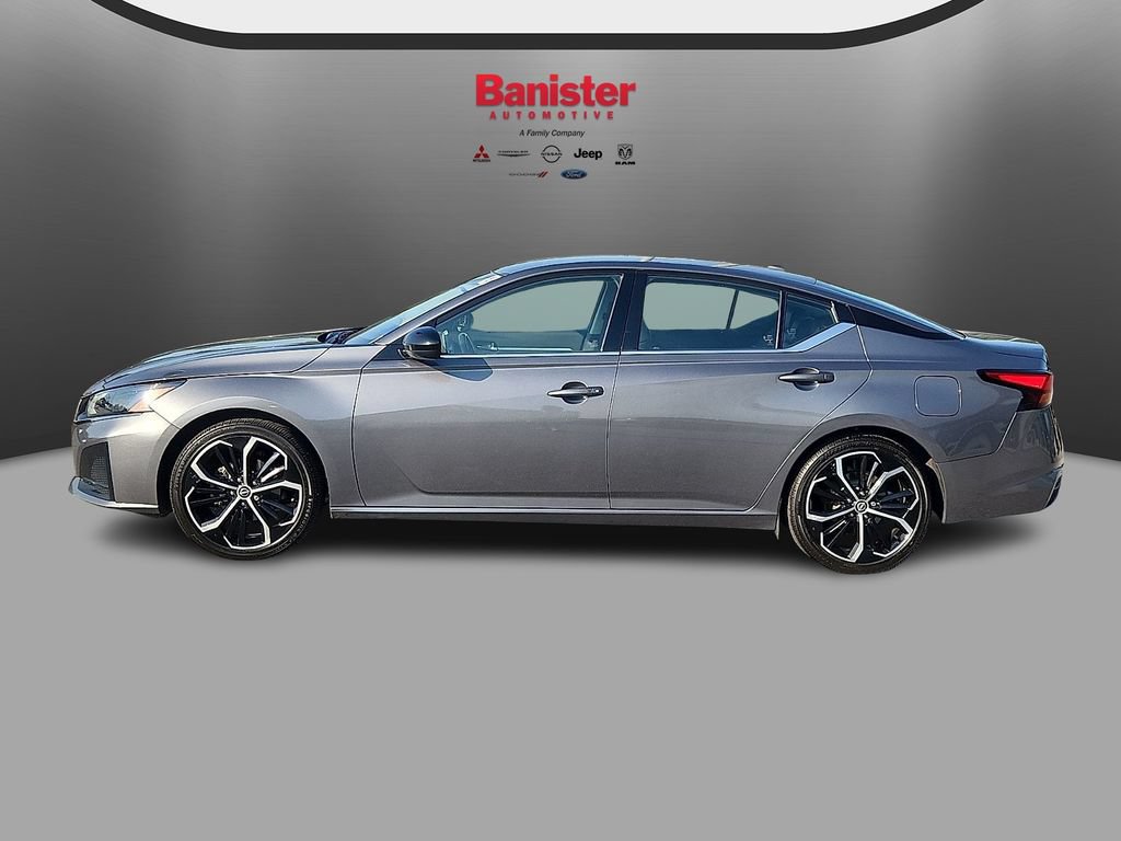 Used 2024 Nissan Altima 2.5 SR FWD image 7