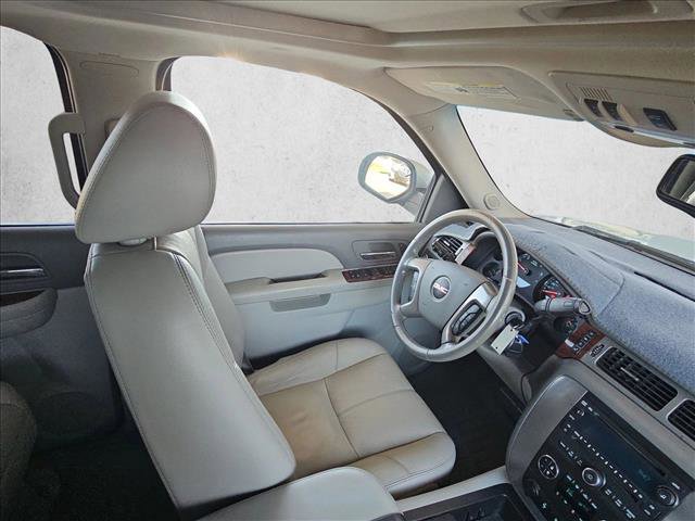 Used 2011 GMC Yukon SLT w/ SLT-2 Equipment Package AWD/4WD image 9