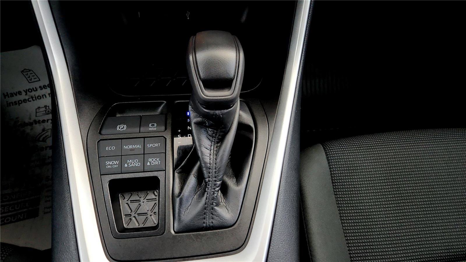 Certified 2022 Toyota RAV4 LE image 28