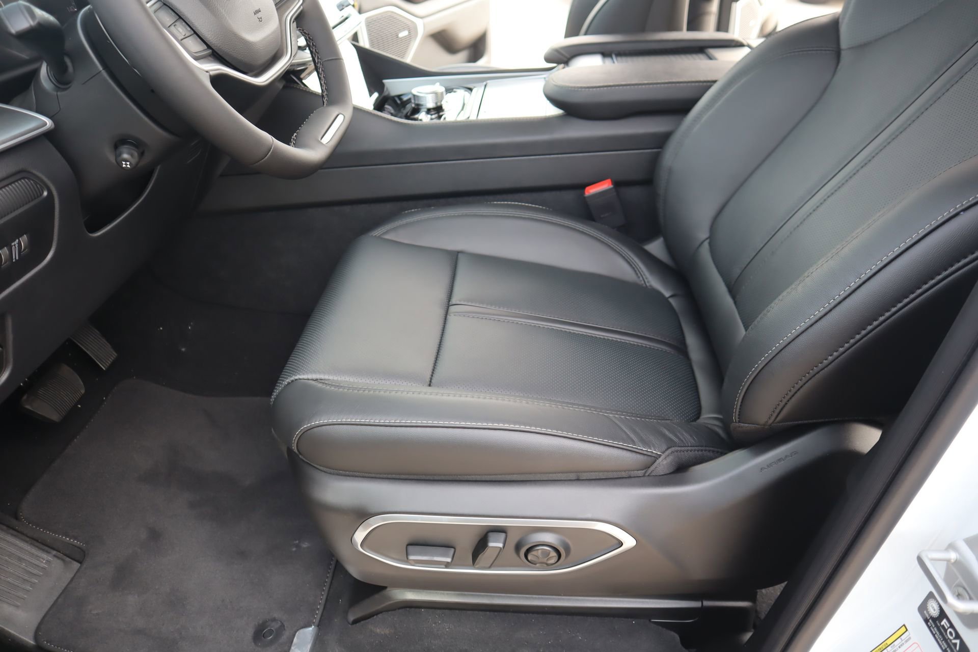 New 2026 Jeep Grand Wagoneer 4WD image 12