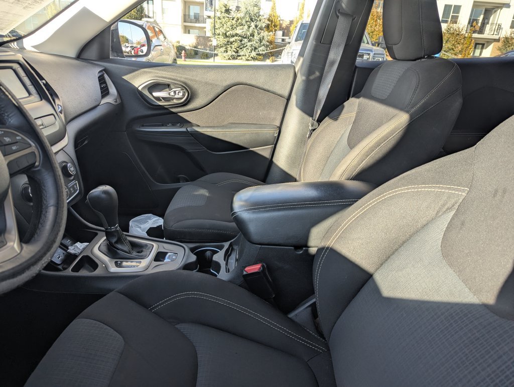 Used 2016 Jeep Cherokee Latitude w/ Comfort/Convenience Group FWD image 12