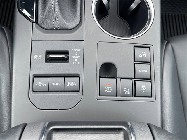 Used 2023 Toyota Highlander XLE image 25