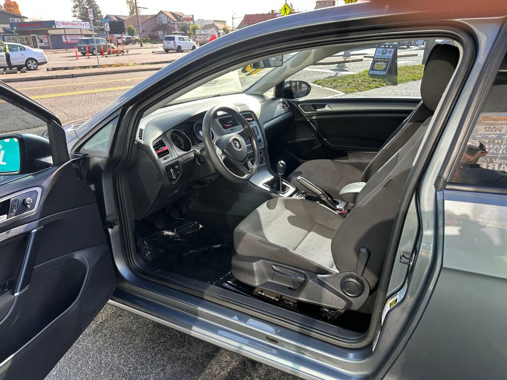 Used 2015 Volkswagen Golf Launch Edition image 8