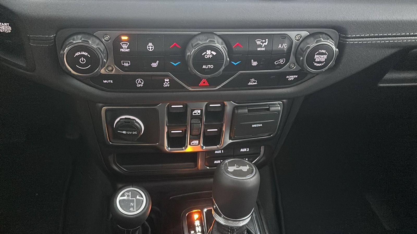 New 2025 Jeep Wrangler Unlimited Sahara AWD/4WD image 16