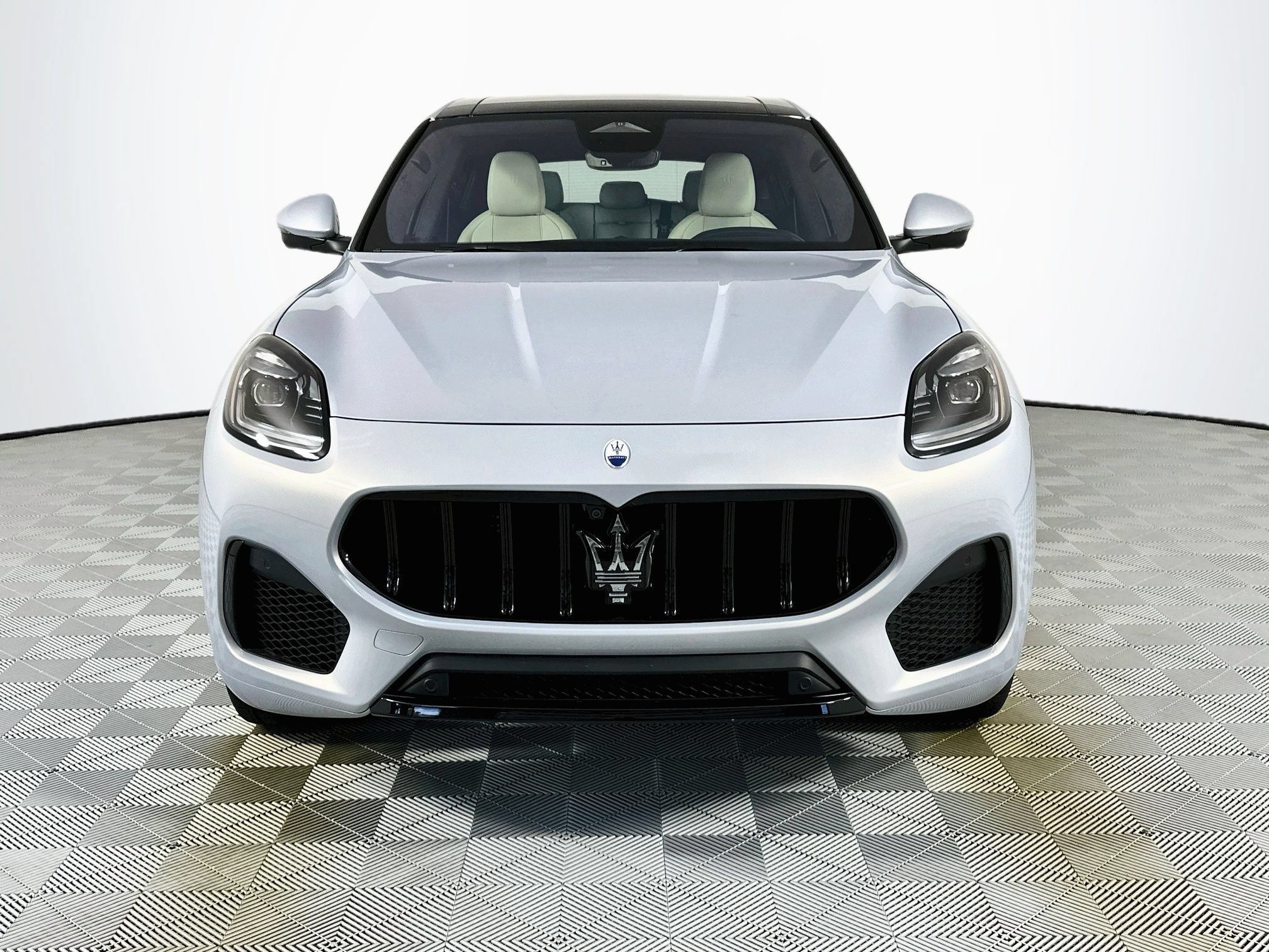 Used 2023 Maserati Grecale Modena AWD/4WD image 2