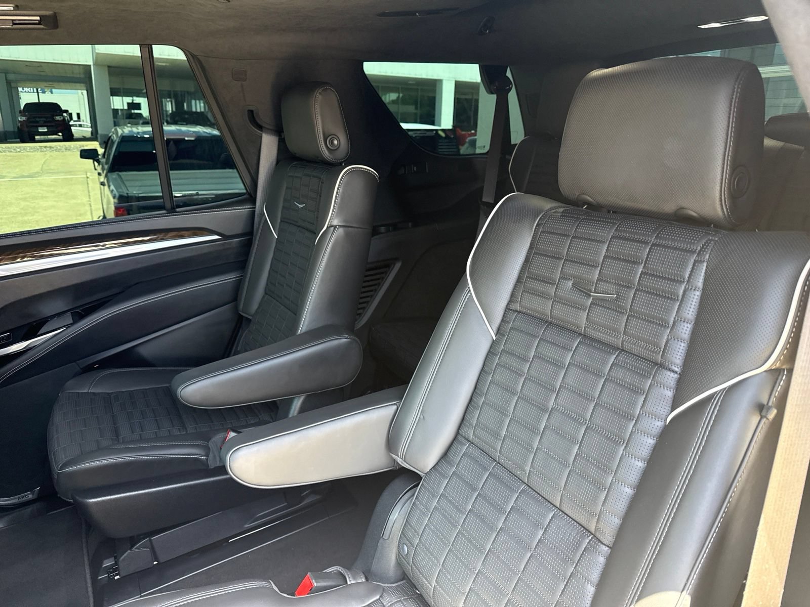 Used 2026 Cadillac Escalade Platinum Sport w/ LPO, ONYX Package AWD/4WD image 11