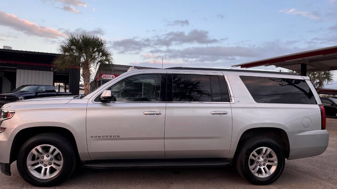 Used 2018 Chevrolet Suburban LT AWD/4WD image 4