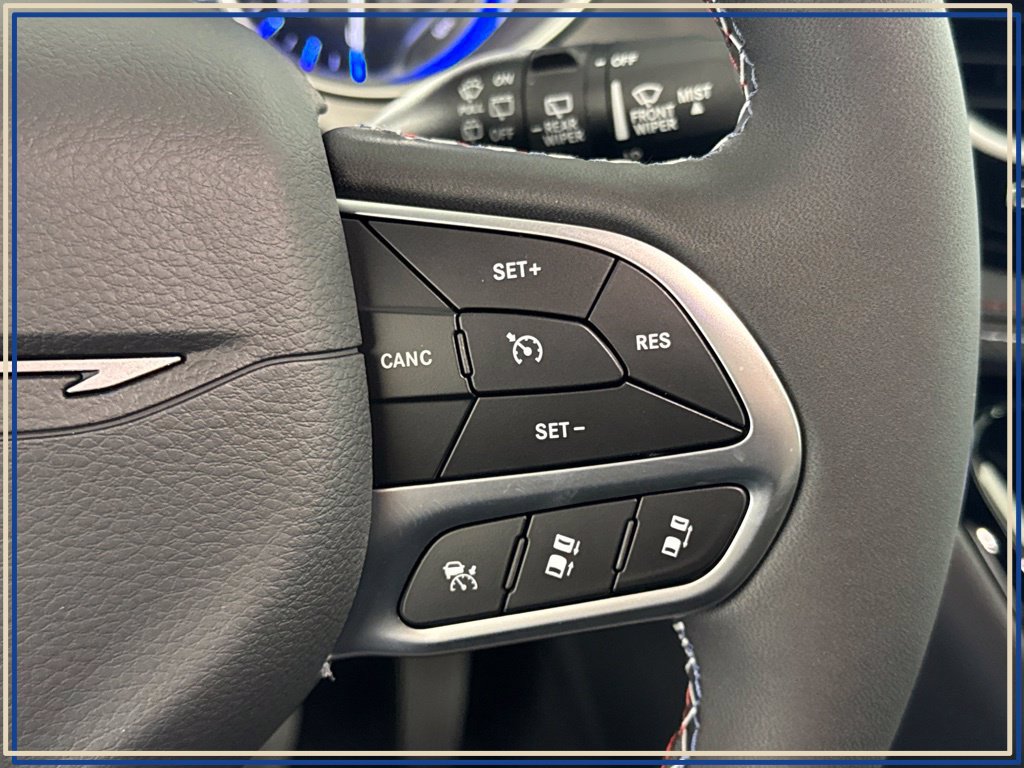 New 2027 Chrysler Pacifica Select AWD/4WD image 15