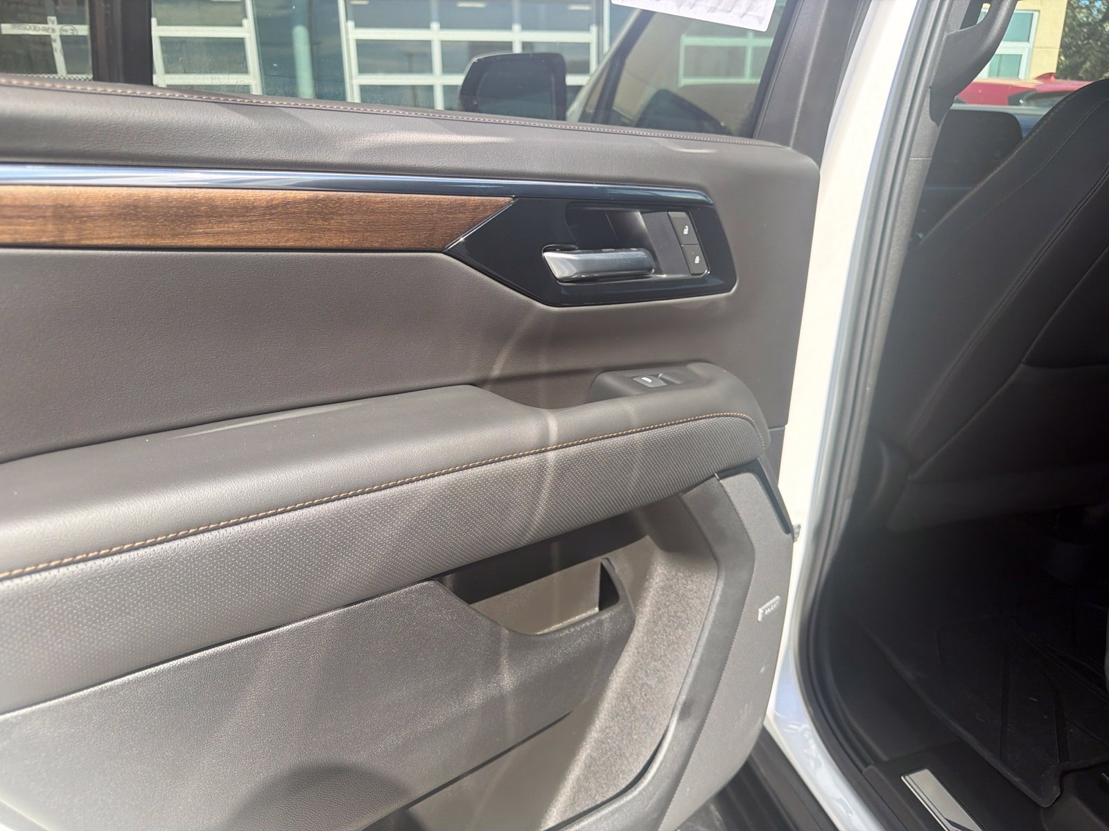 Used 2025 Chevrolet Tahoe High Country AWD/4WD image 10