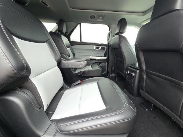 Used 2023 Ford Explorer XLT w/ Equipment Group 202A RWD image 16