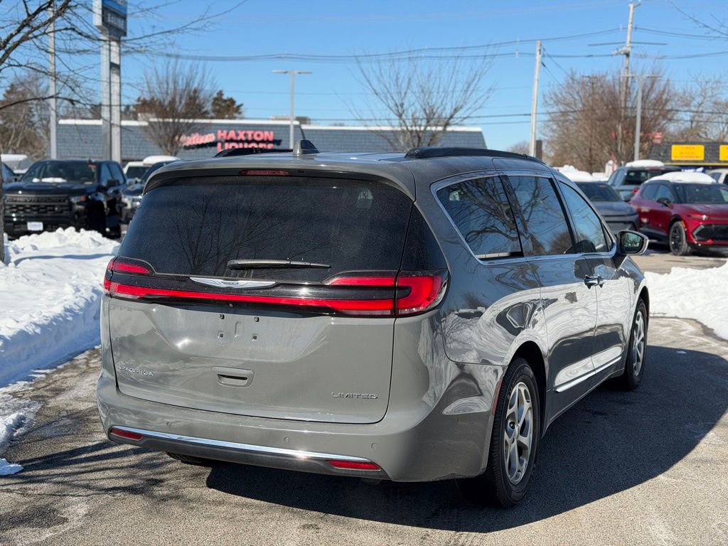 Used 2022 Chrysler Pacifica Limited image 4
