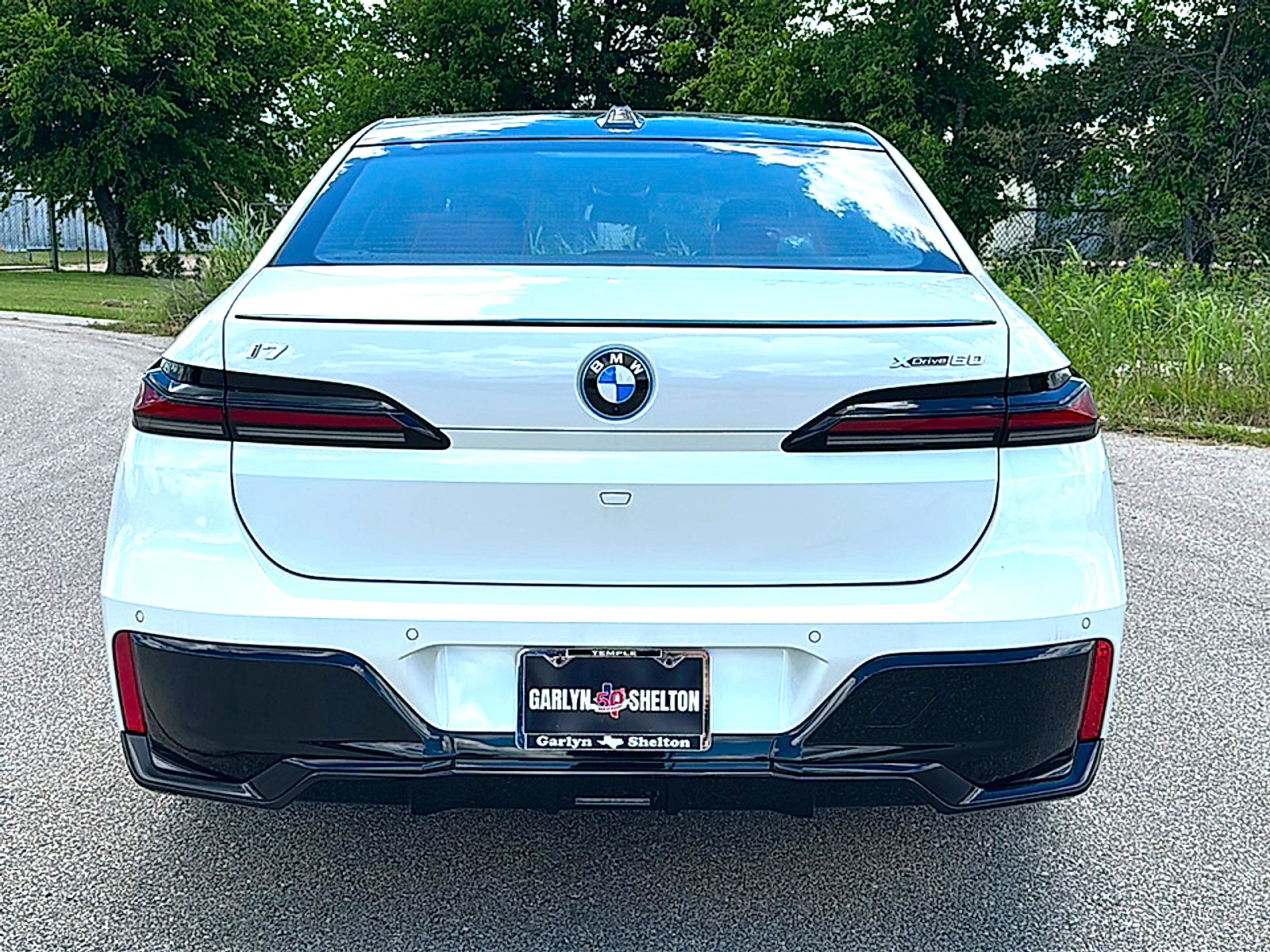 New 2024 BMW i7 xDrive60 w/ Executive Package AWD/4WD image 7
