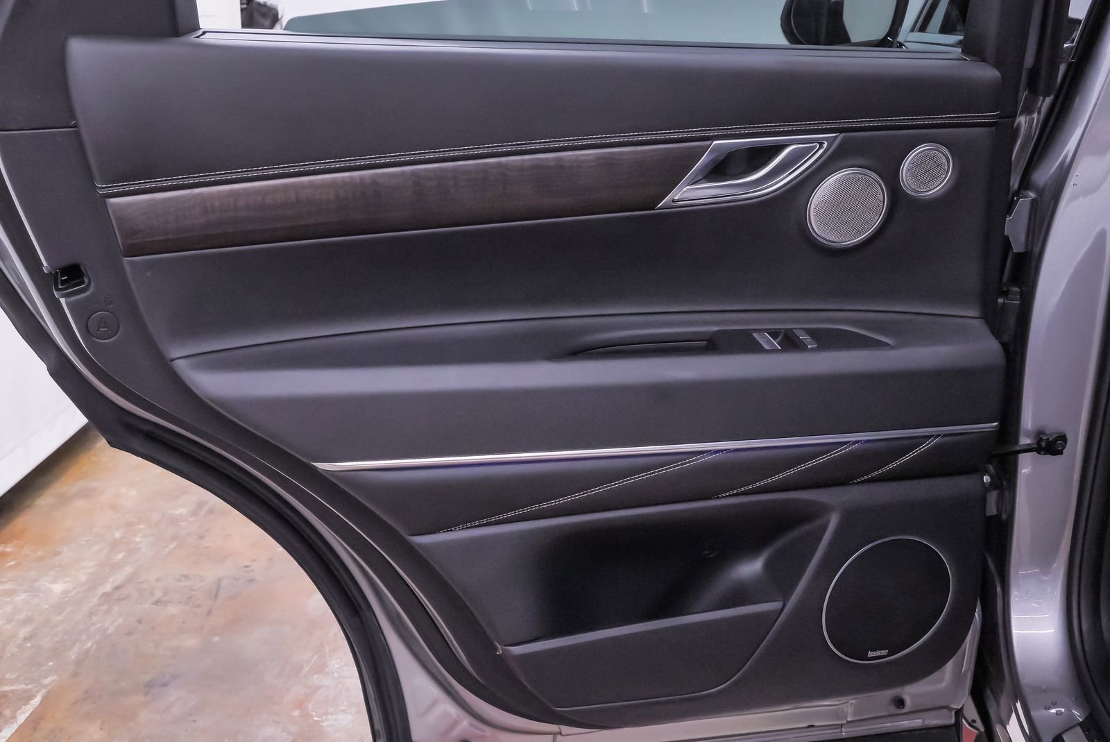 Certified 2024 Genesis GV80 3.5T image 33