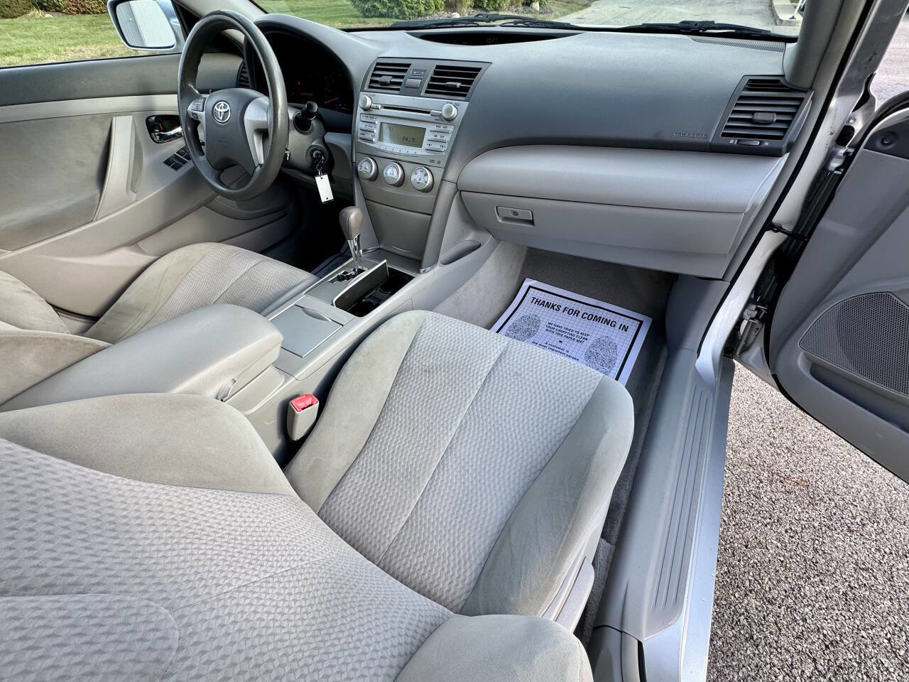 Used 2010 Toyota Camry LE image 14