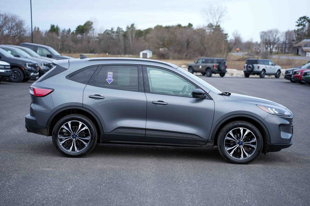 Certified 2022 Ford Escape SE w/ SE Sport Appearance Package image 4