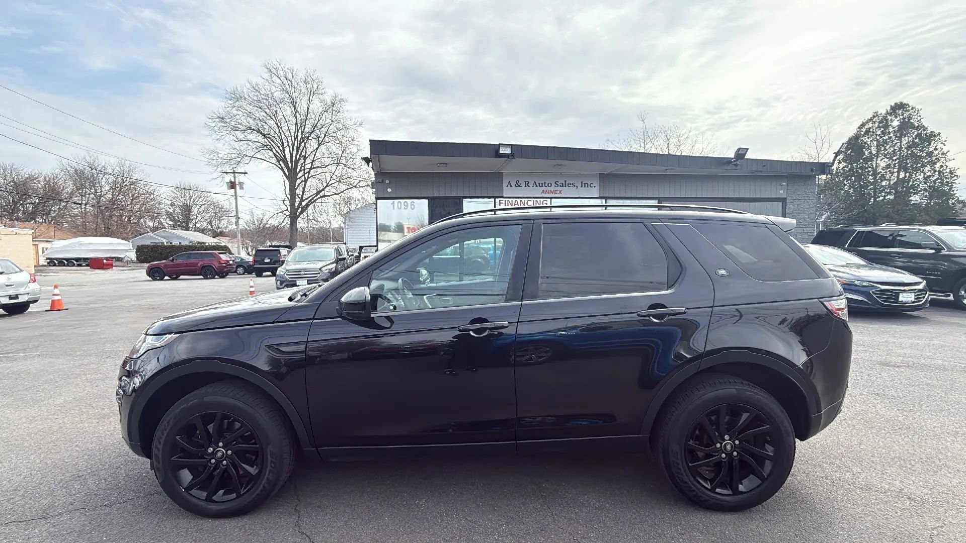 Used 2017 Land Rover Discovery Sport HSE AWD/4WD image 4