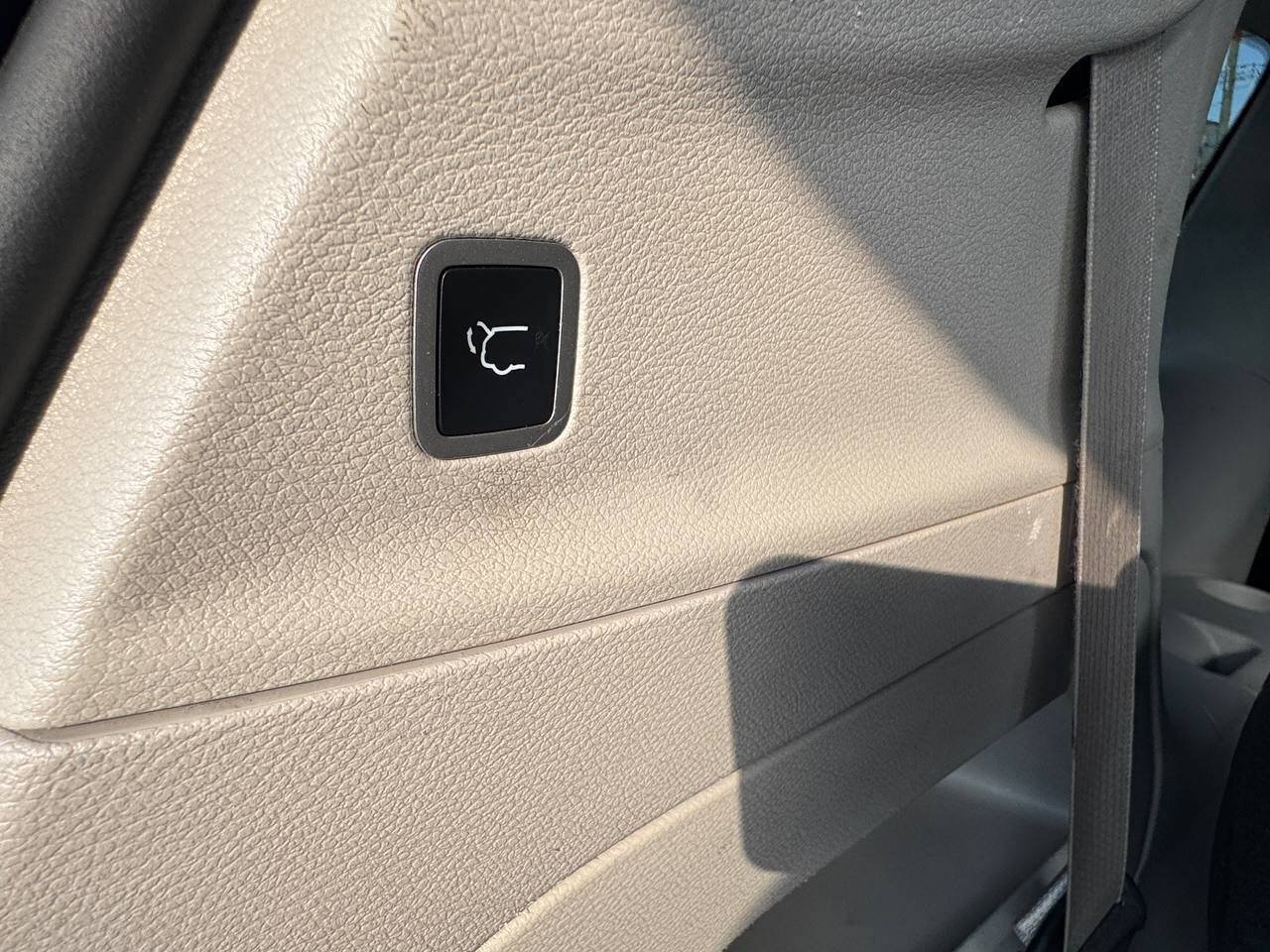 Used 2023 Chrysler Voyager LX FWD image 20