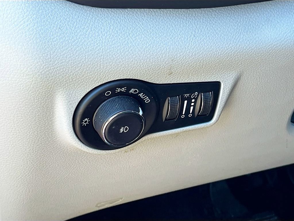 Certified 2023 Jeep Compass Latitude w/ Convenience Group image 10